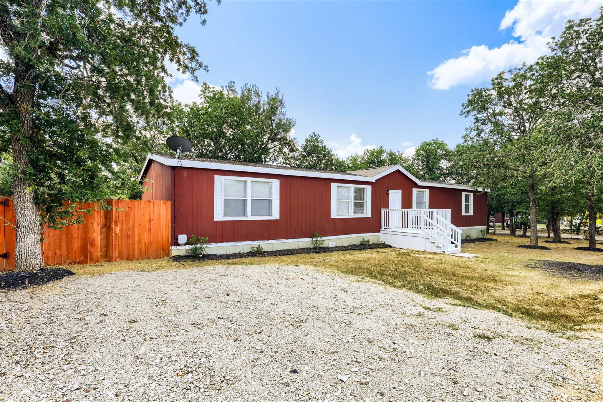 1017 Rosewood DR, Dale, TX 78616