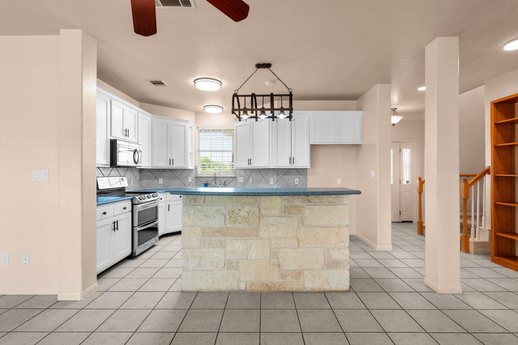 913 County Road 220, Florence, TX 76527