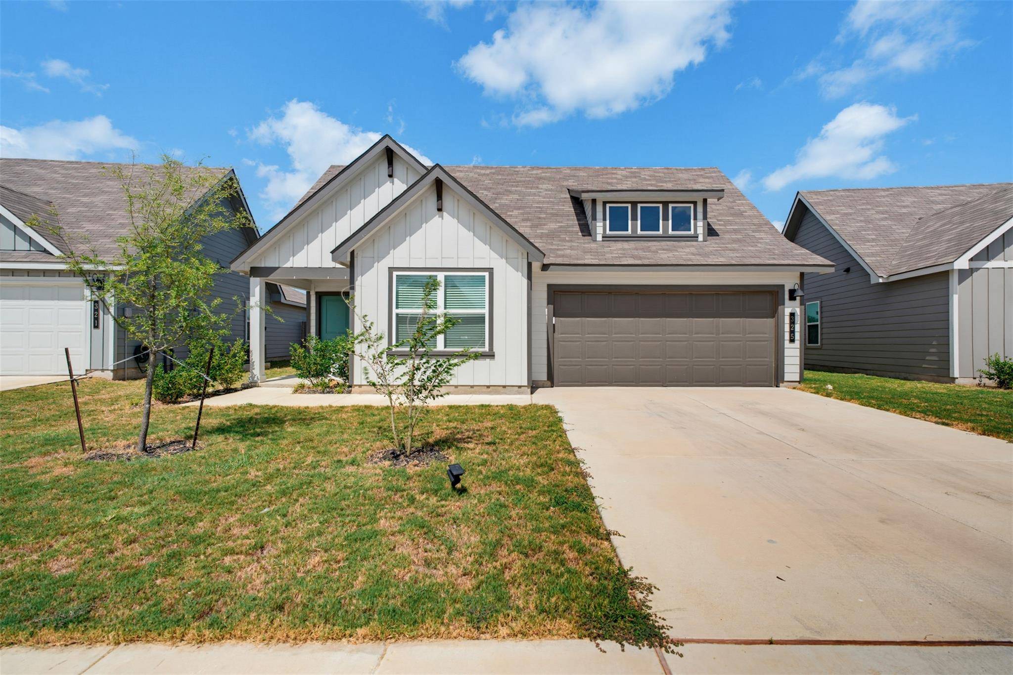 325 Doss DR, Rockdale, TX 76567