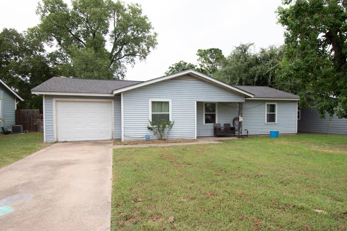 722 Dyer ST, Rockdale, TX 76567