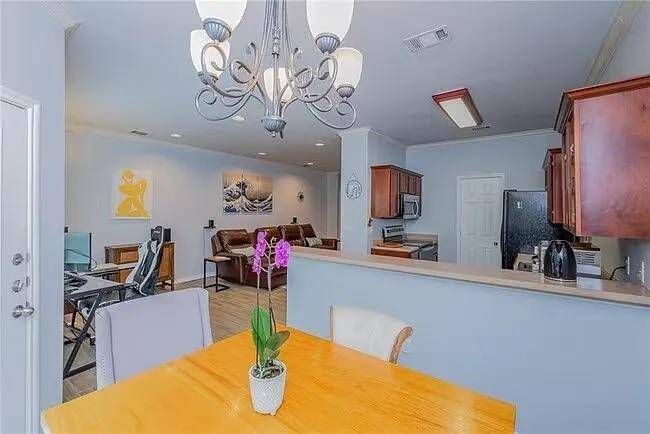 12250 Abbey Glen LN #E, Austin, TX 78753
