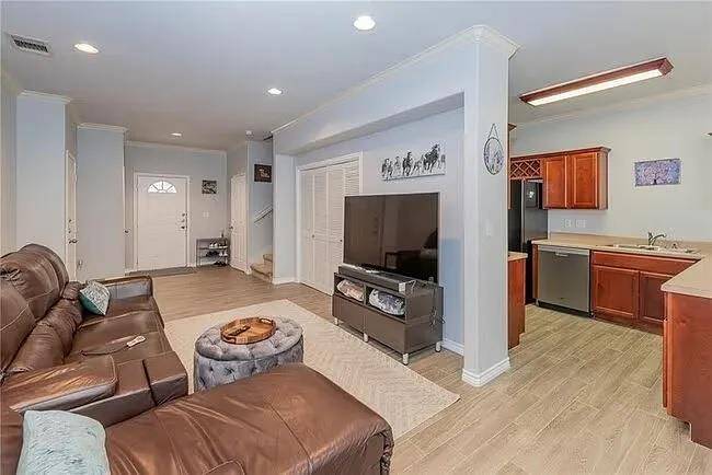 12250 Abbey Glen LN #E, Austin, TX 78753