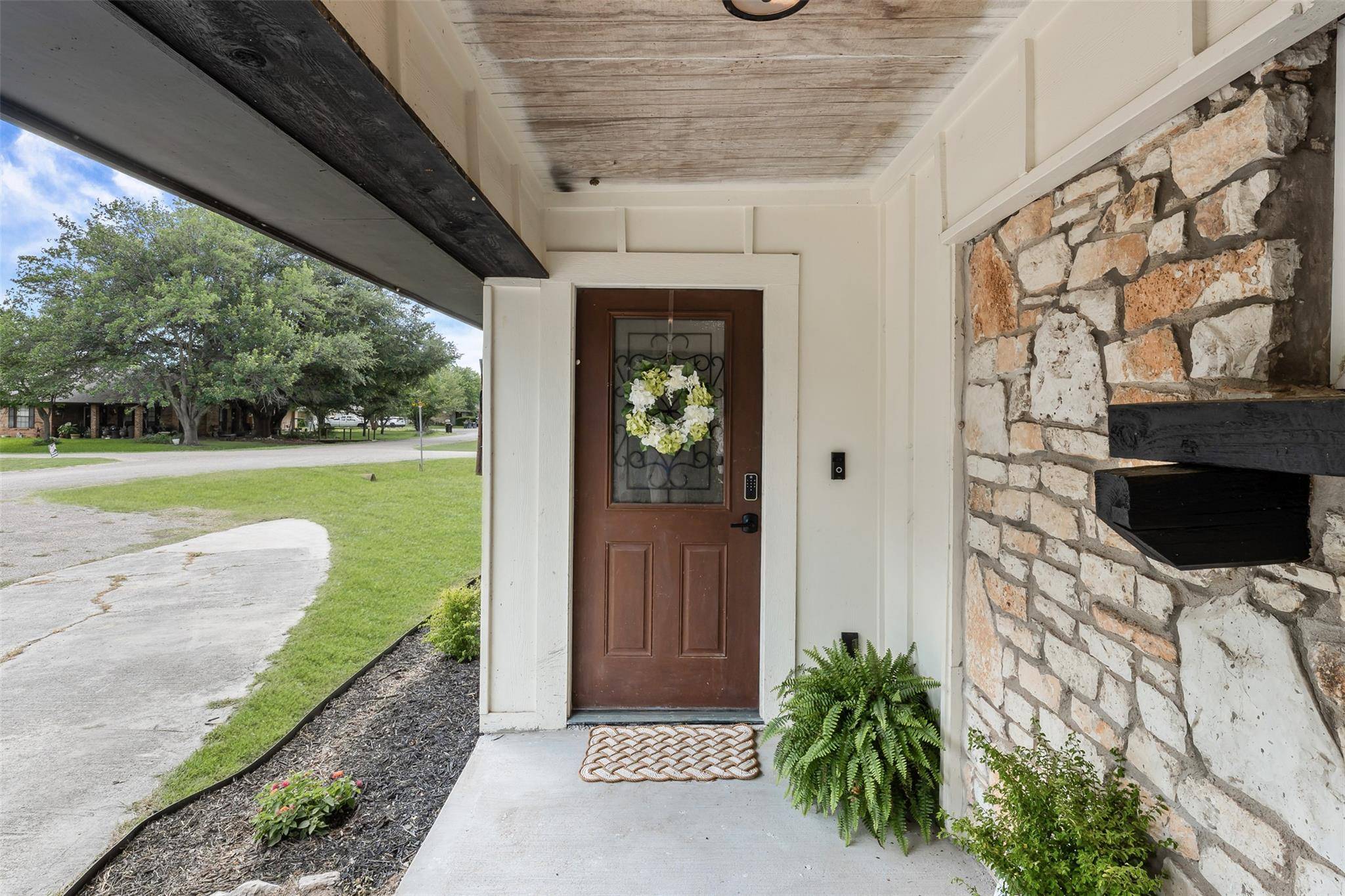 702 E Sandy LN, Little River Academy, TX 76554