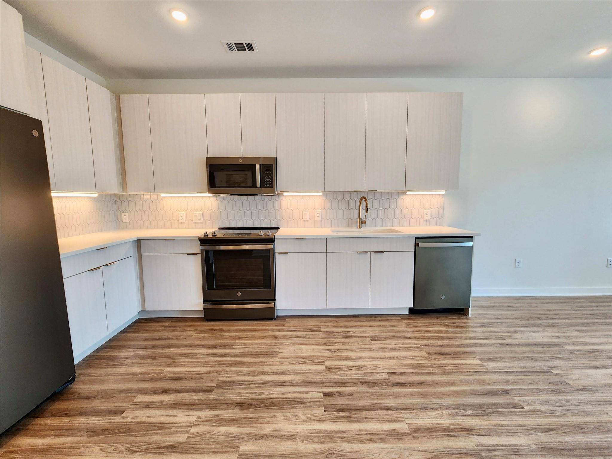 4802 S Congress Ave #208, Austin, TX 78745