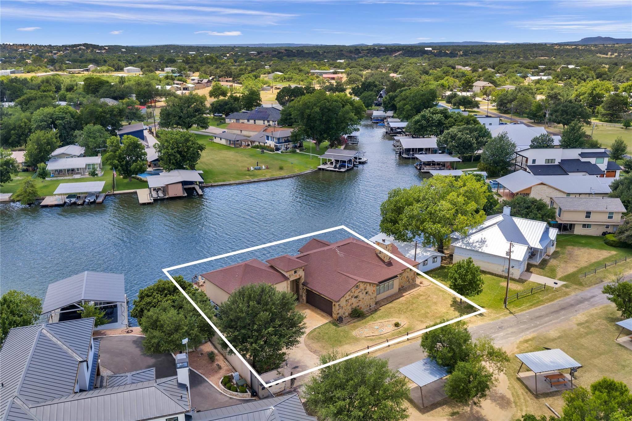 336 Park Lane LN, Sunrise Beach, TX 78643