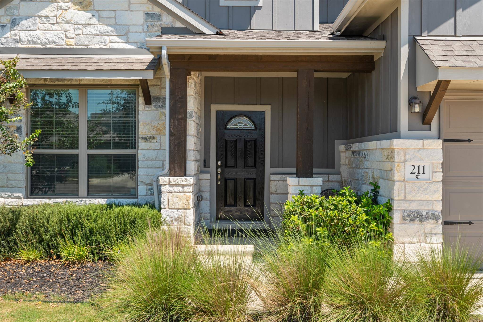 211 Brookside ST, Hutto, TX 78634