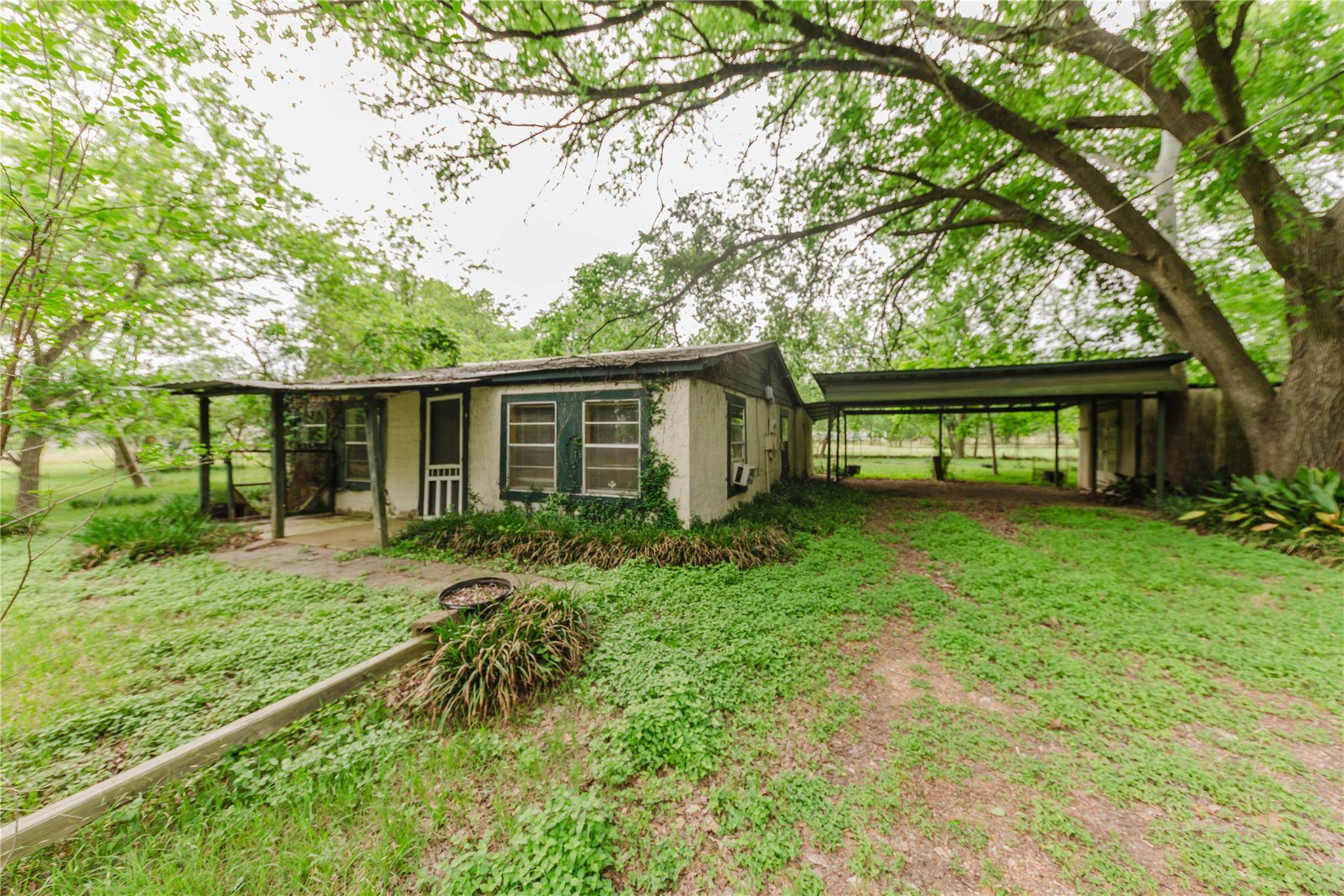 262 Highway 95 S #A, Smithville, TX 78957