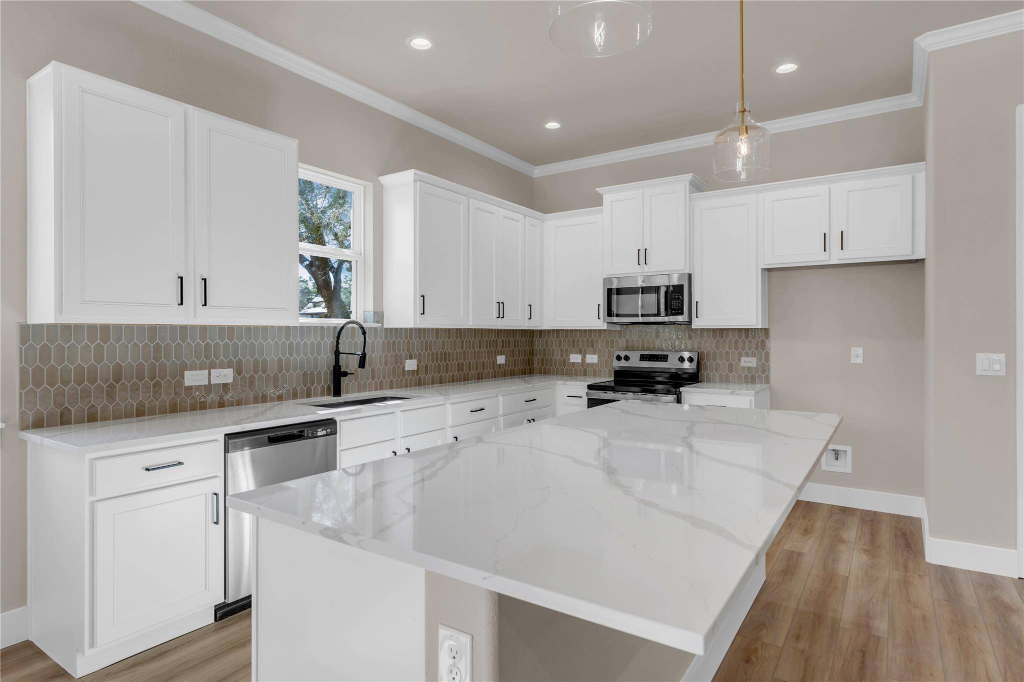 240 Sunday DR, Burnet, TX 78611