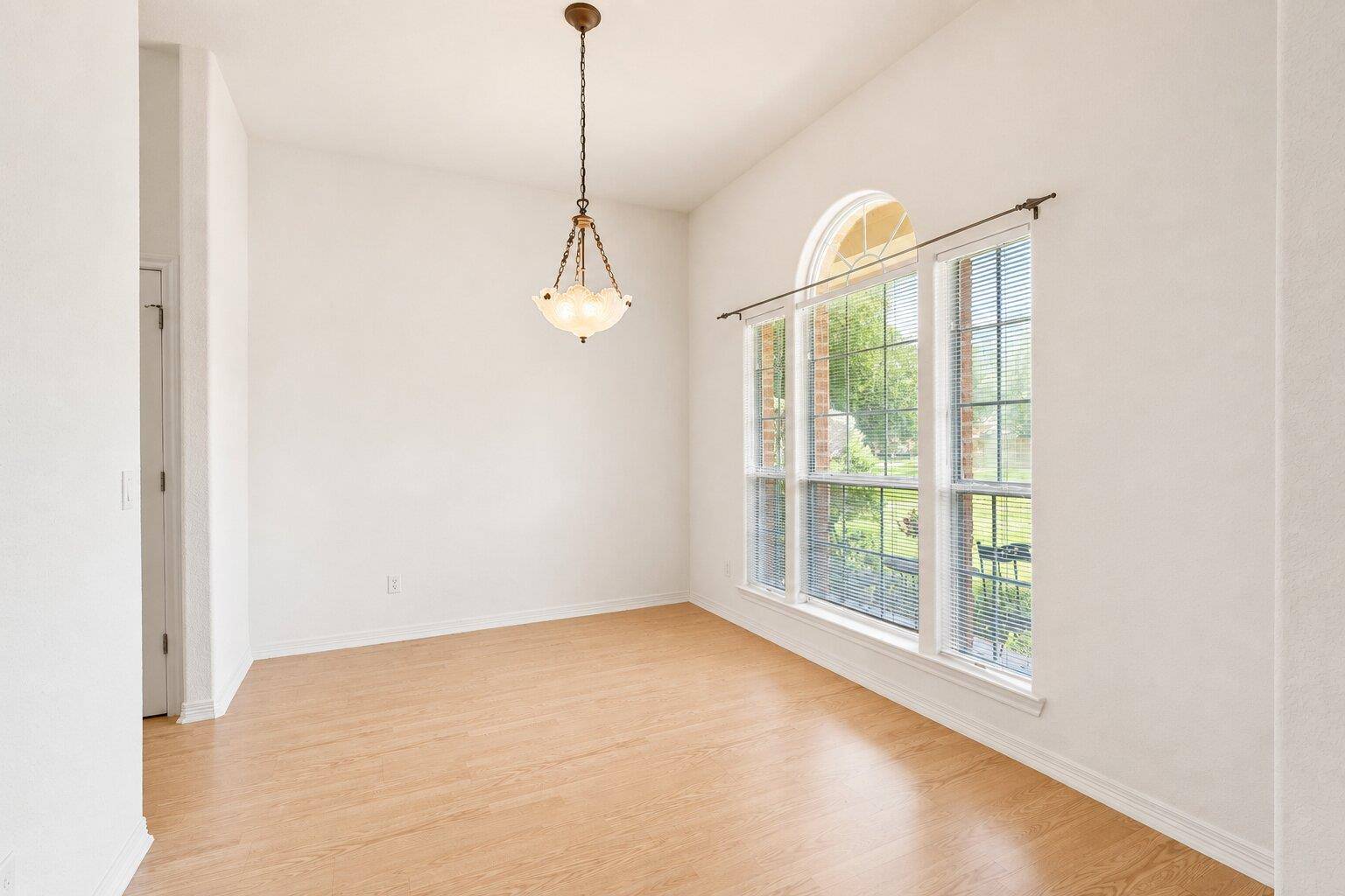 106 Stacey LN, Georgetown, TX 78628