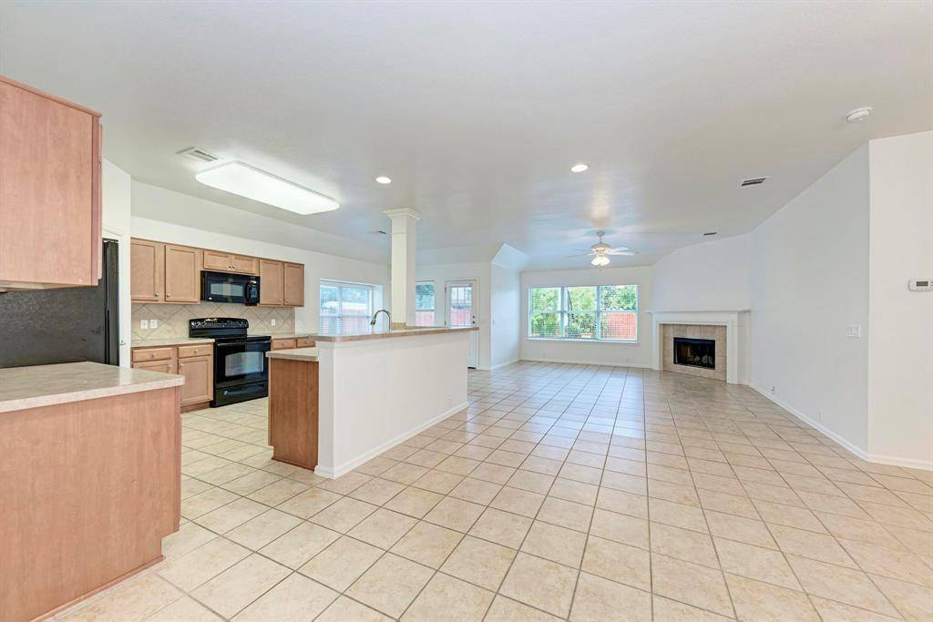 412 Golden Eagle LN, Leander, TX 78641