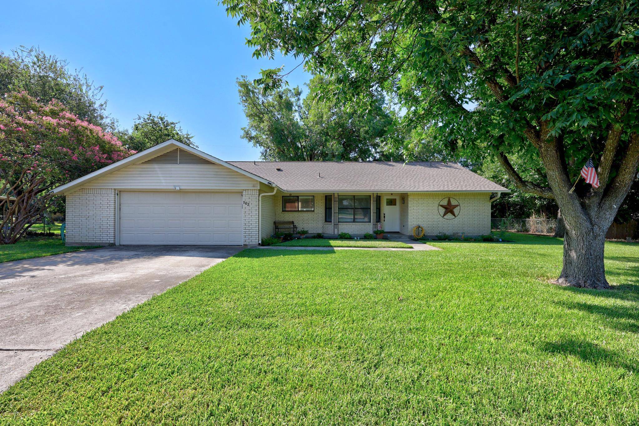 902 Dunman DR, Georgetown, TX 78628