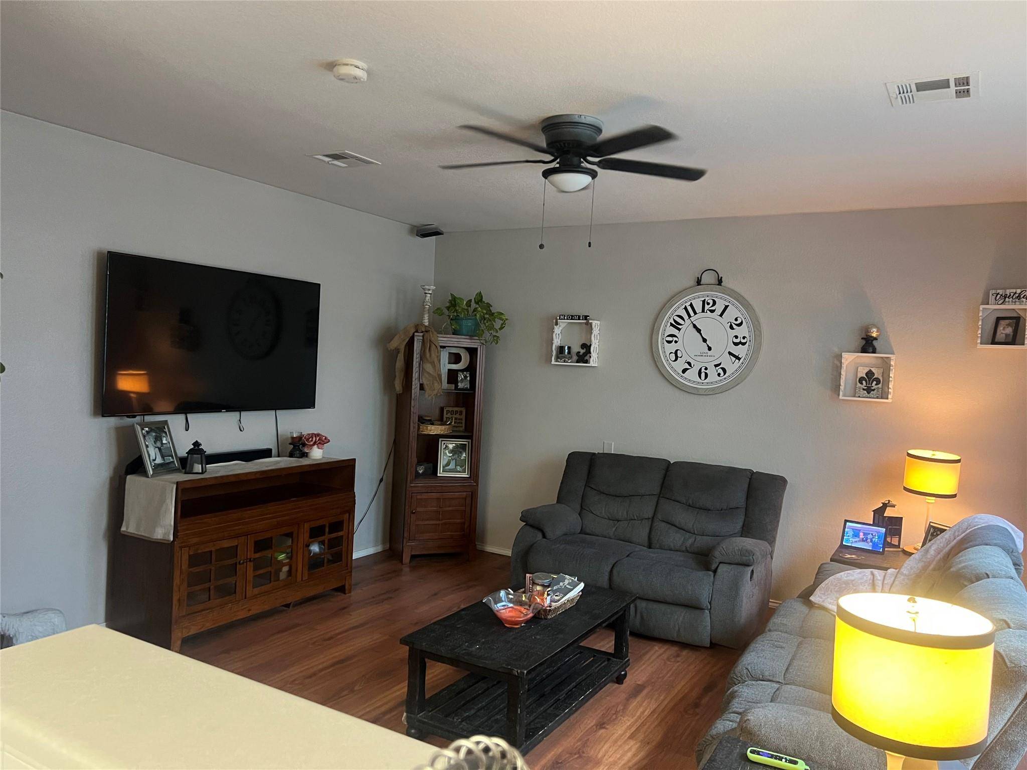 318 Belinda CT, Bastrop, TX 78602