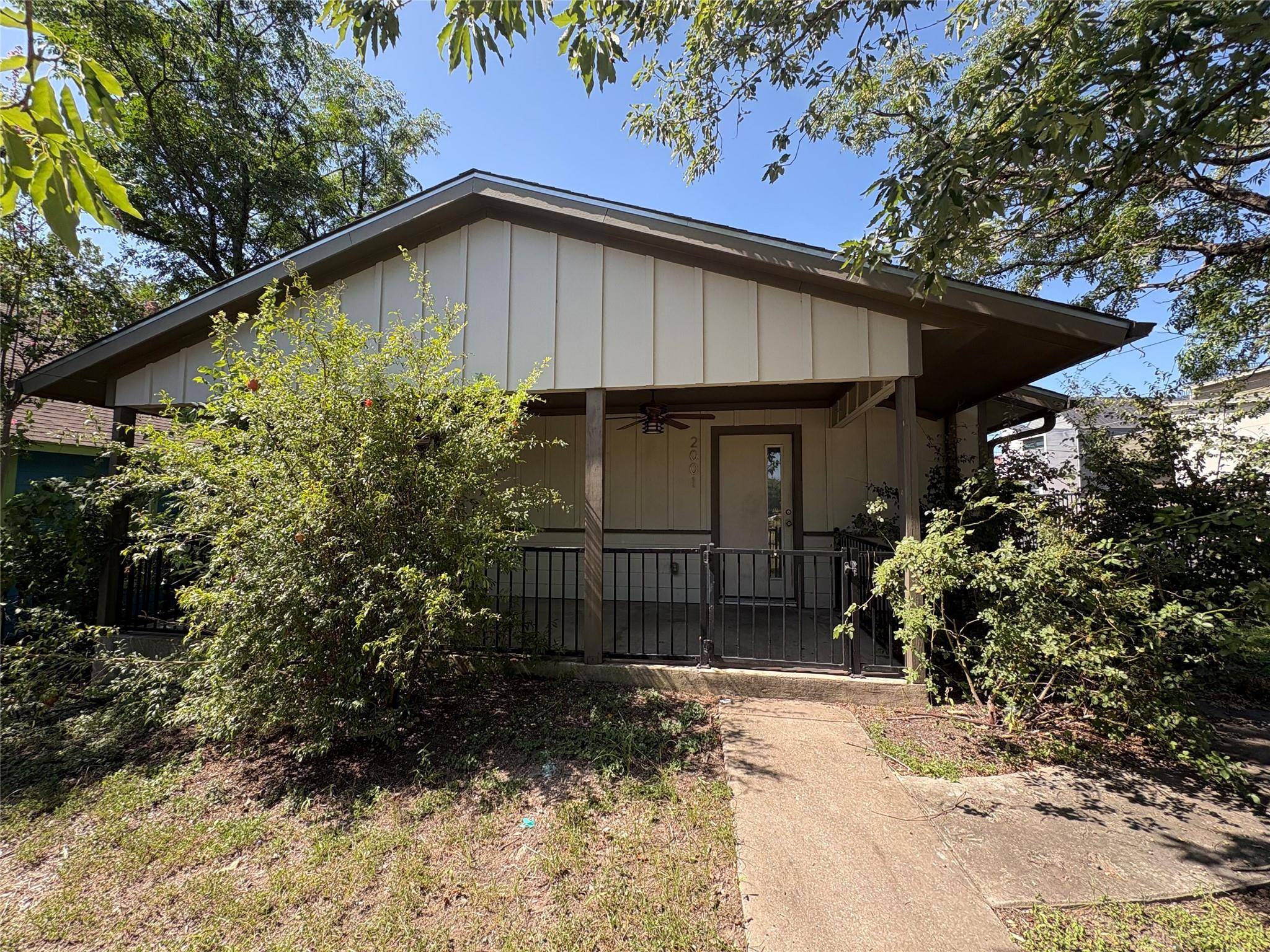 2001 E 10TH ST, Austin, TX 78702