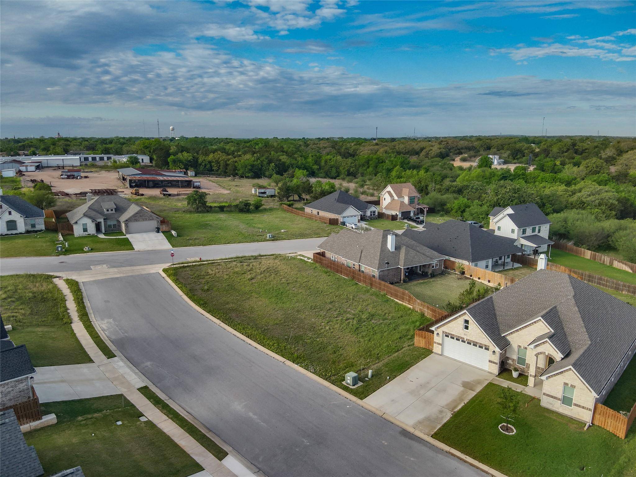 331 Firework LN, Giddings, TX 78942
