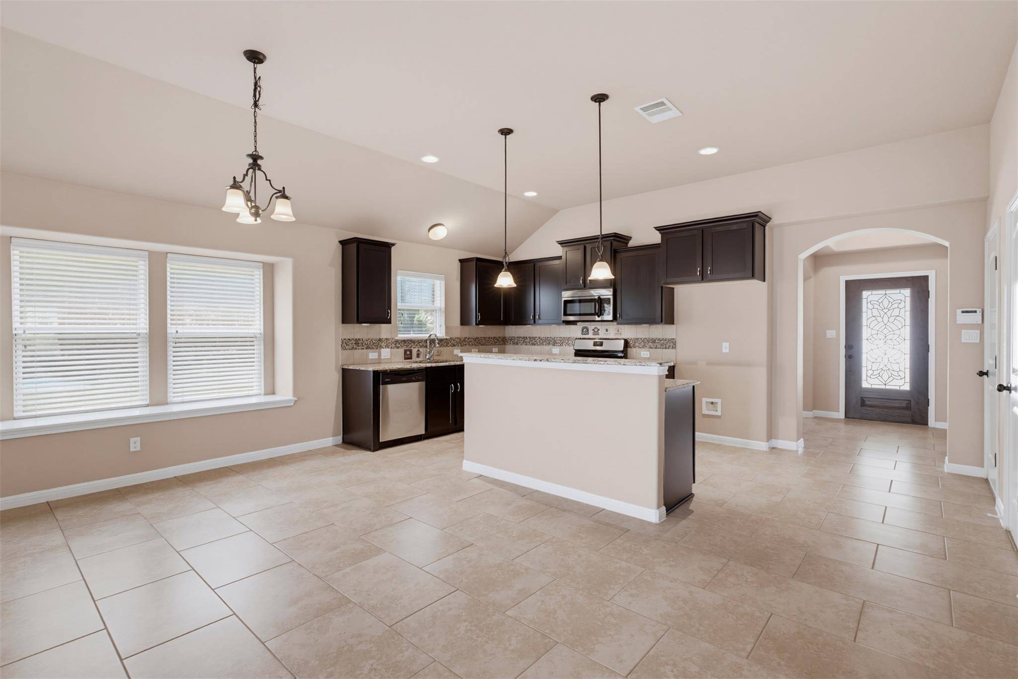 6033 Roma ST, Round Rock, TX 78665