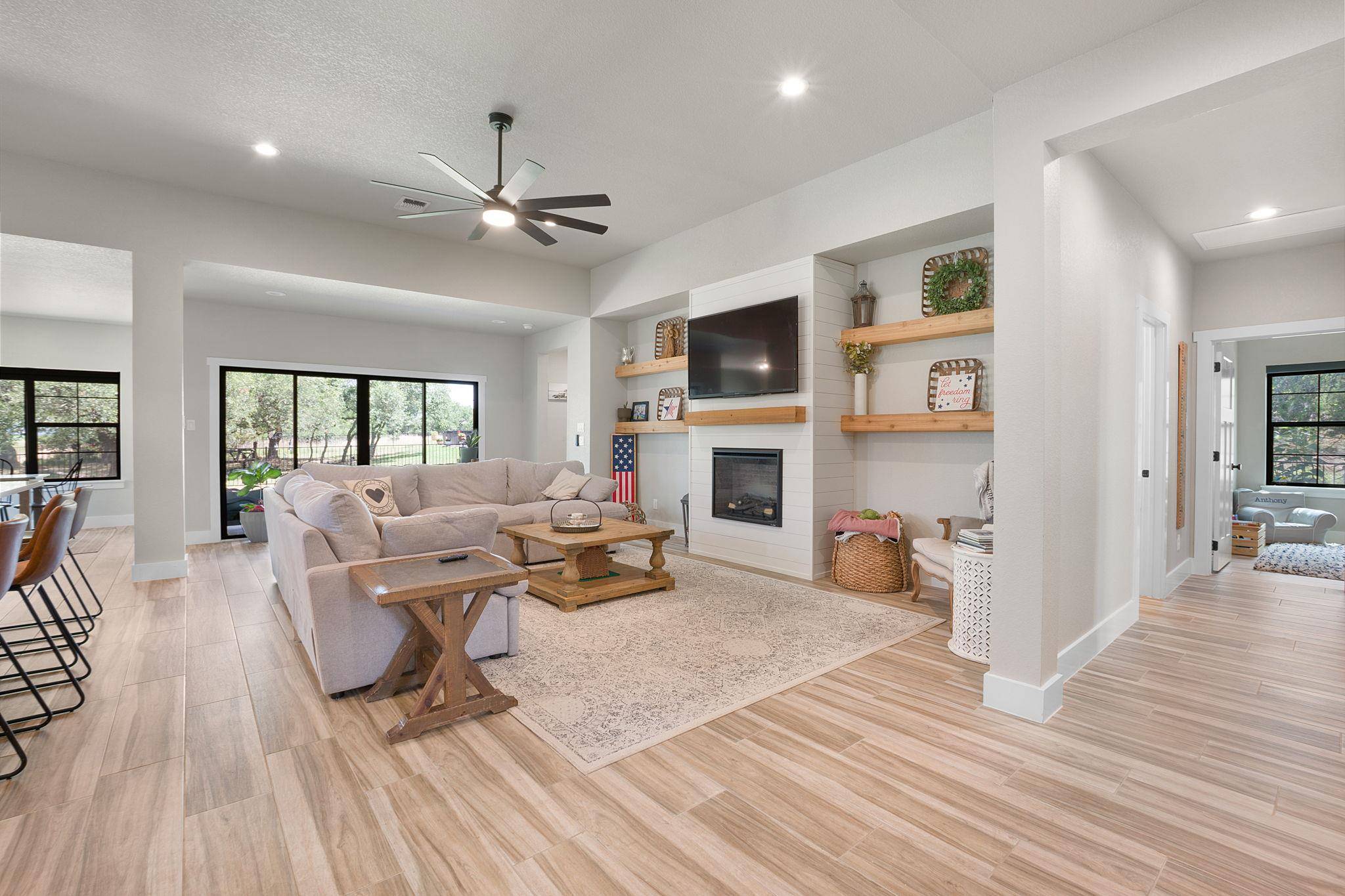 809 John Price, Blanco, TX 78606
