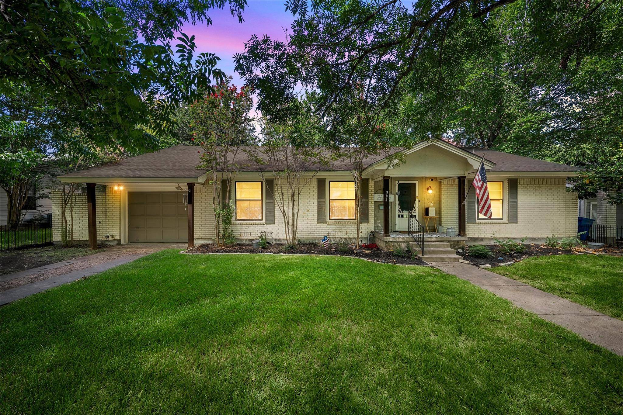 301 N 40th ST, Waco, TX 76710