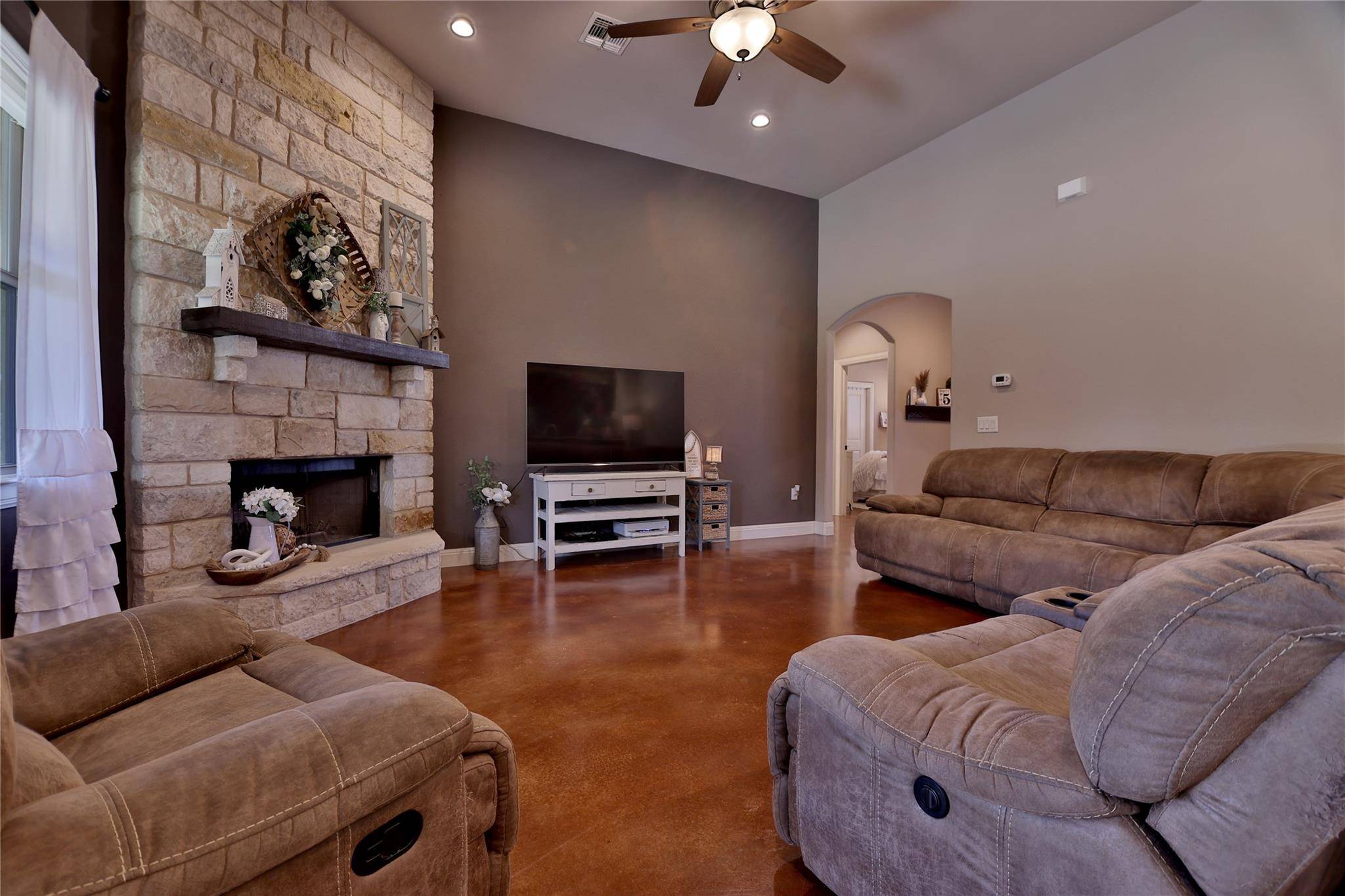220 Angela DR, Liberty Hill, TX 78642