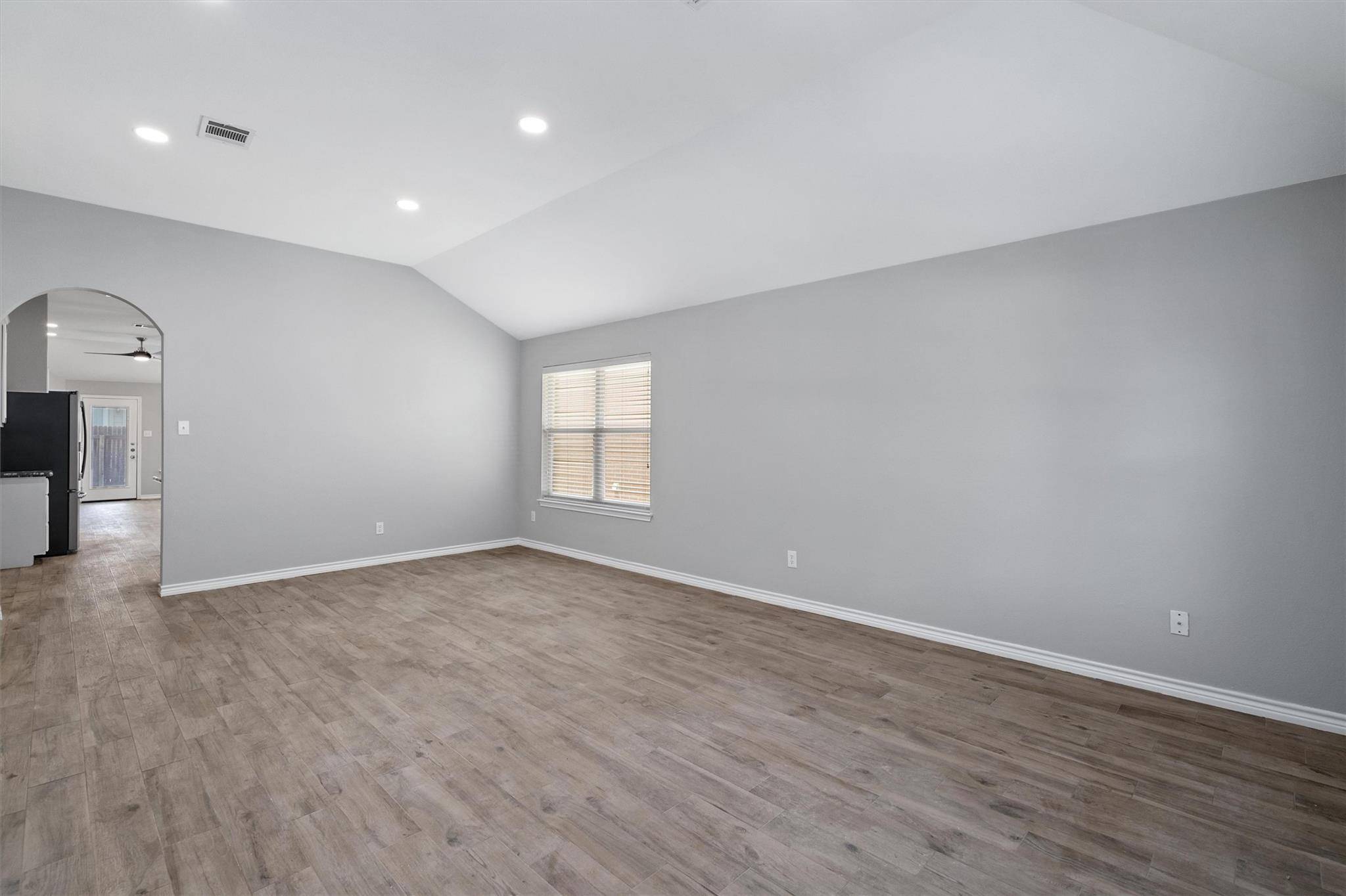 1083 Zeus CIR, Round Rock, TX 78665