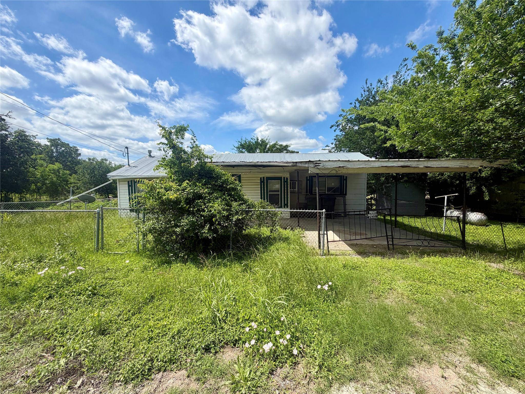 808 W Boundary ST, Giddings, TX 78942