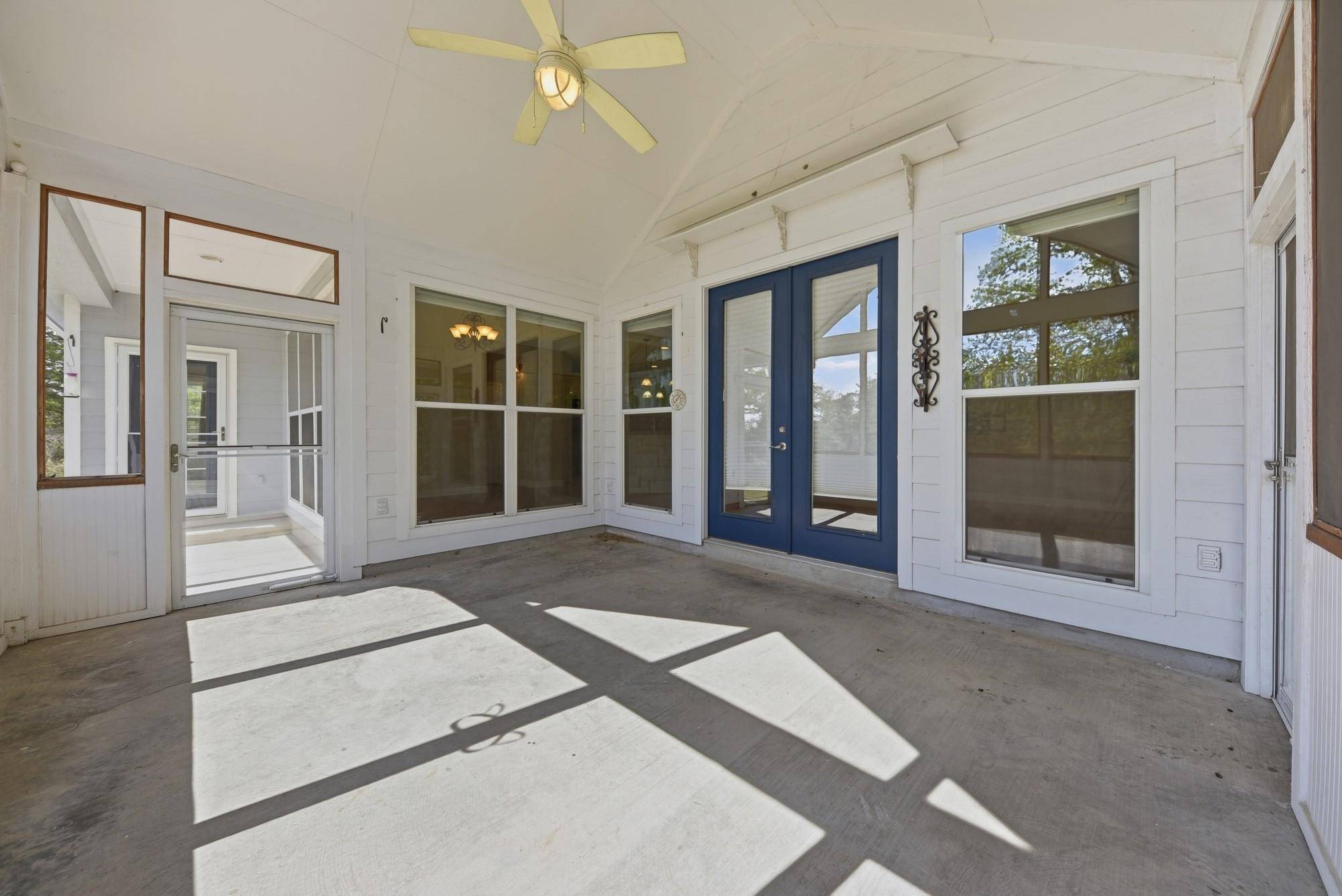350 Owl Creek RD, Giddings, TX 78942