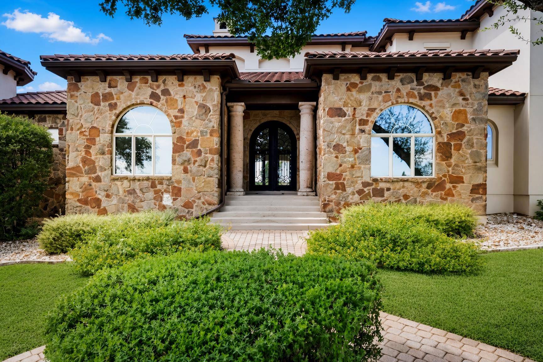 8001 Magnolia Ridge CV, Austin, TX 78738