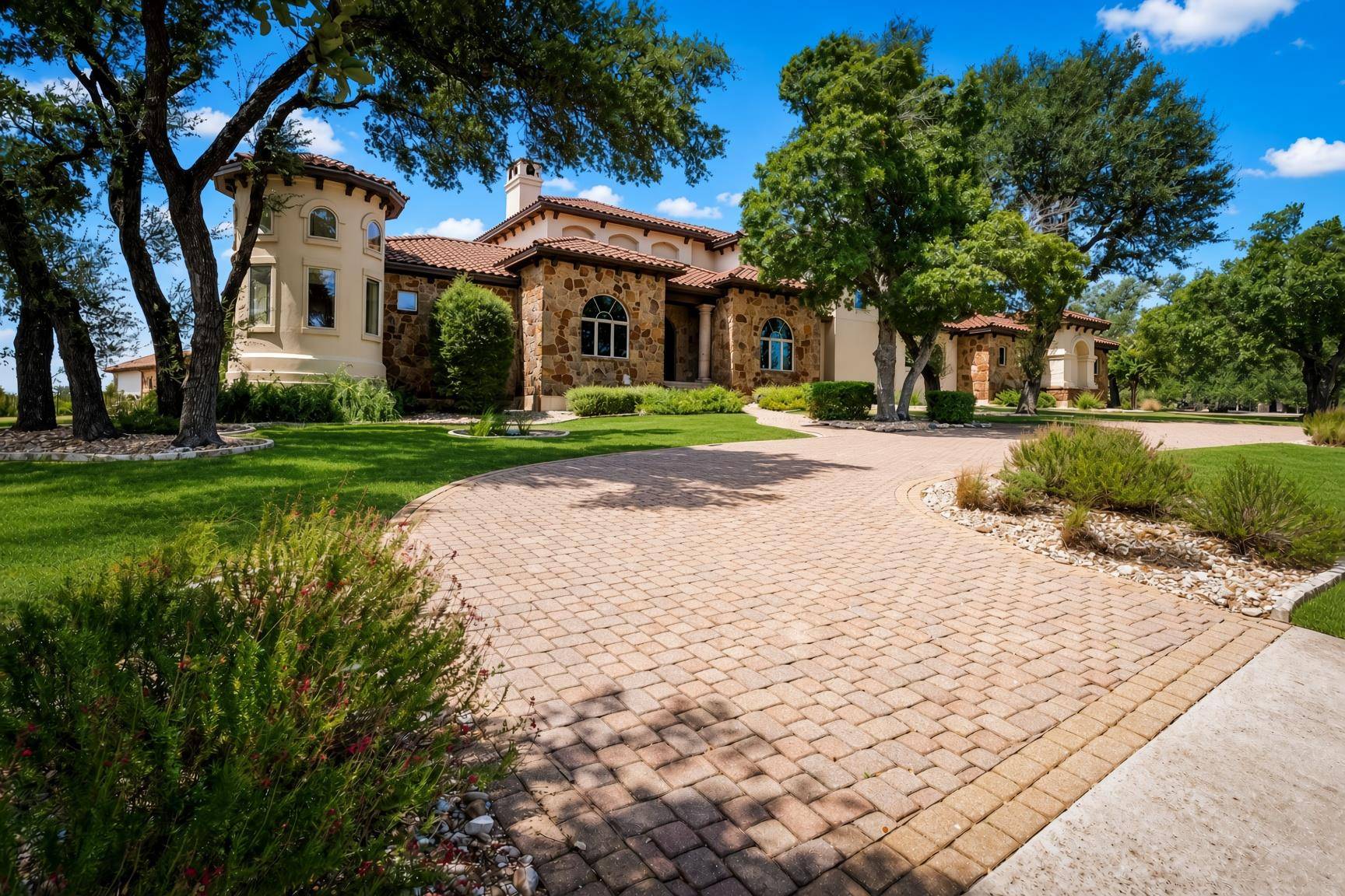 8001 Magnolia Ridge CV, Austin, TX 78738