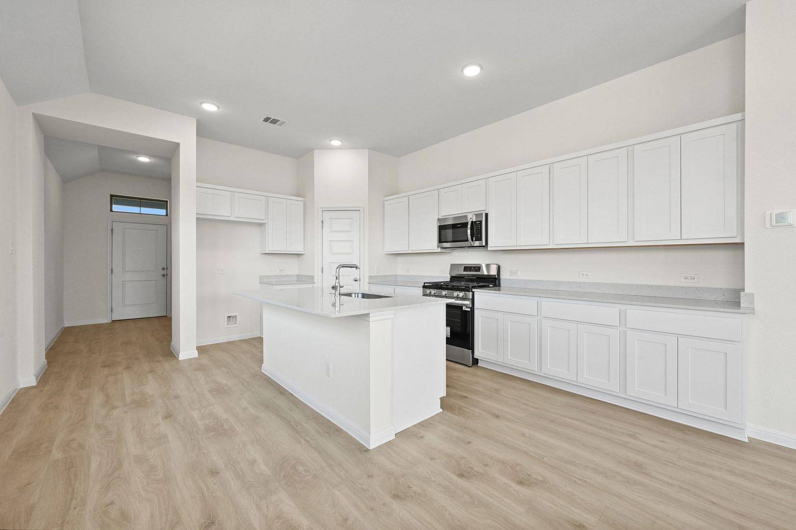 201 Hornet ST, Elgin, TX 78621