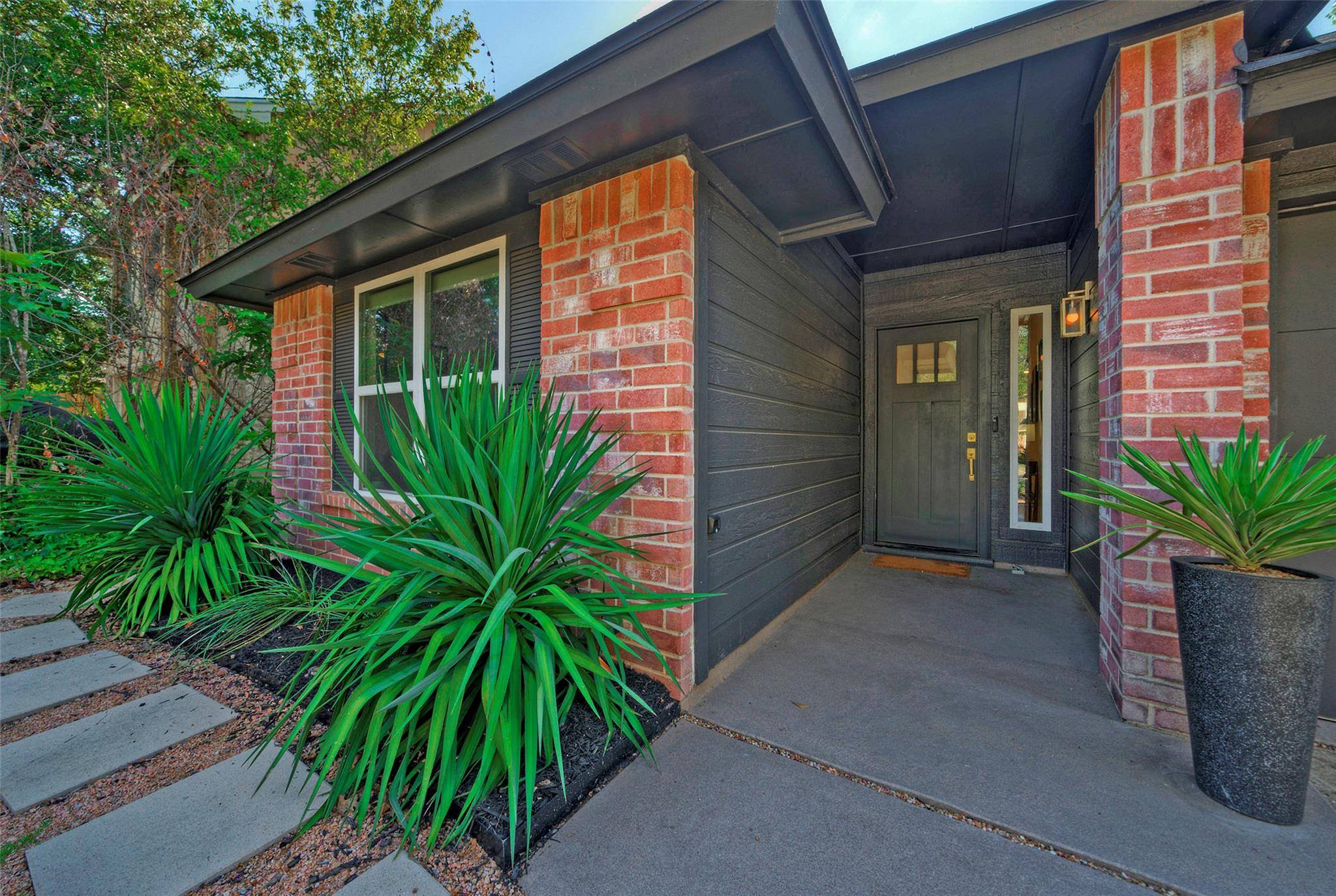 8406 Los Ranchos DR, Austin, TX 78749