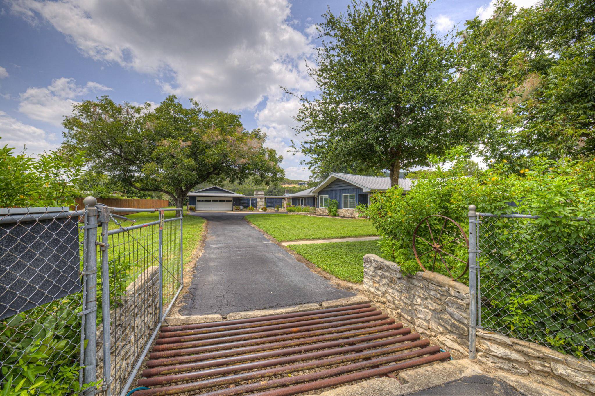 635 Riverside Path, Canyon Lake, TX 78133