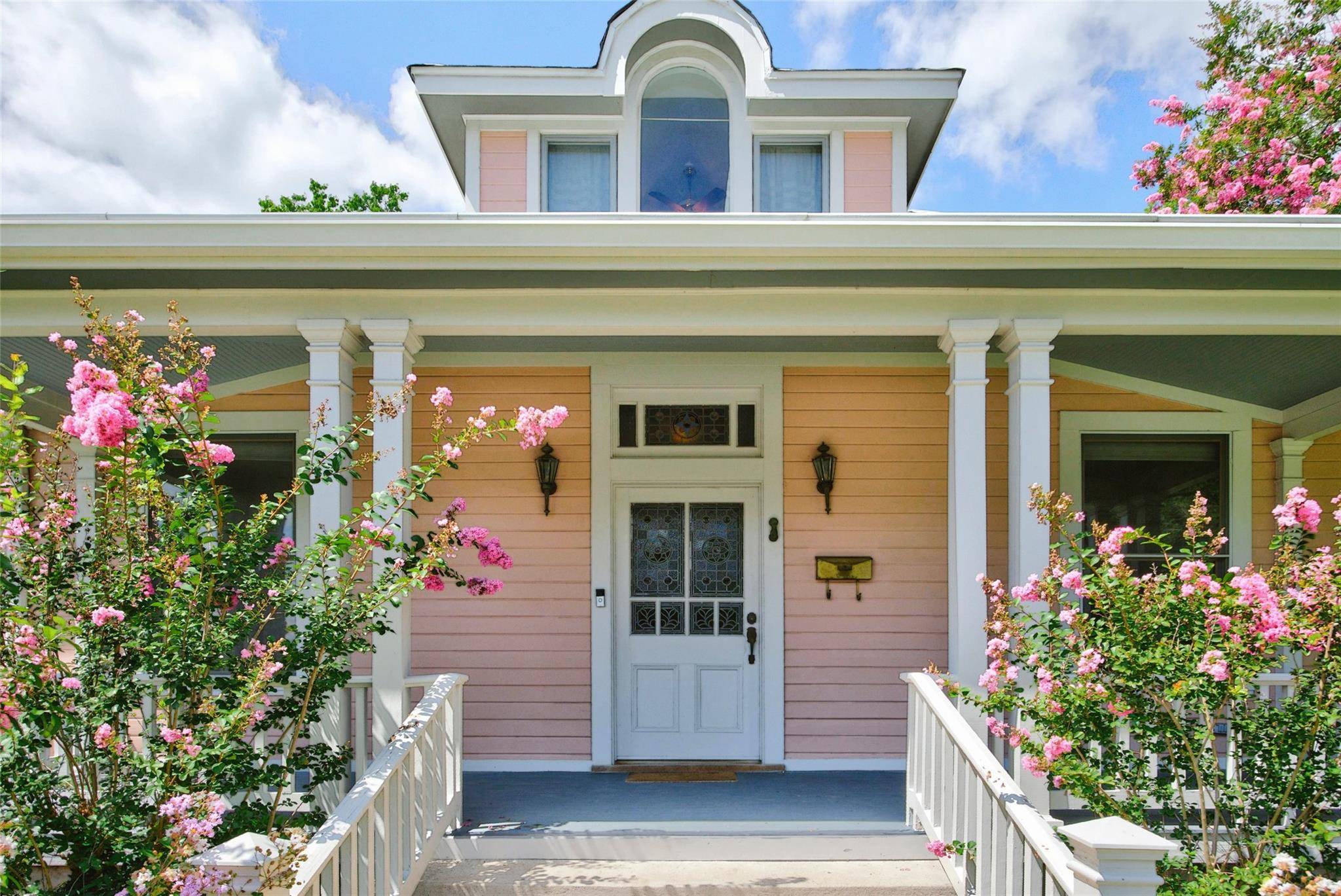 812 W 10th ST, Austin, TX 78701