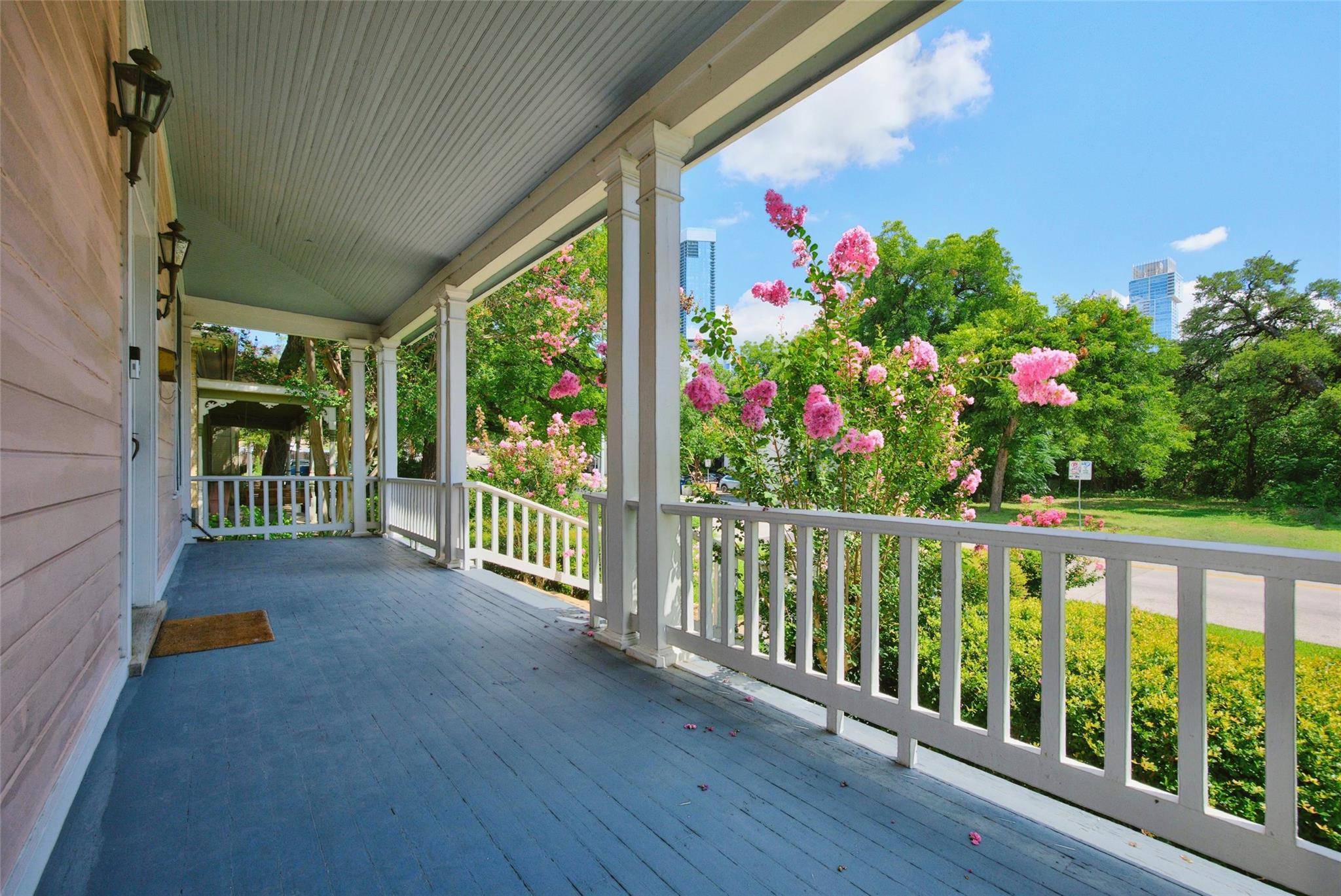 812 W 10th ST, Austin, TX 78701