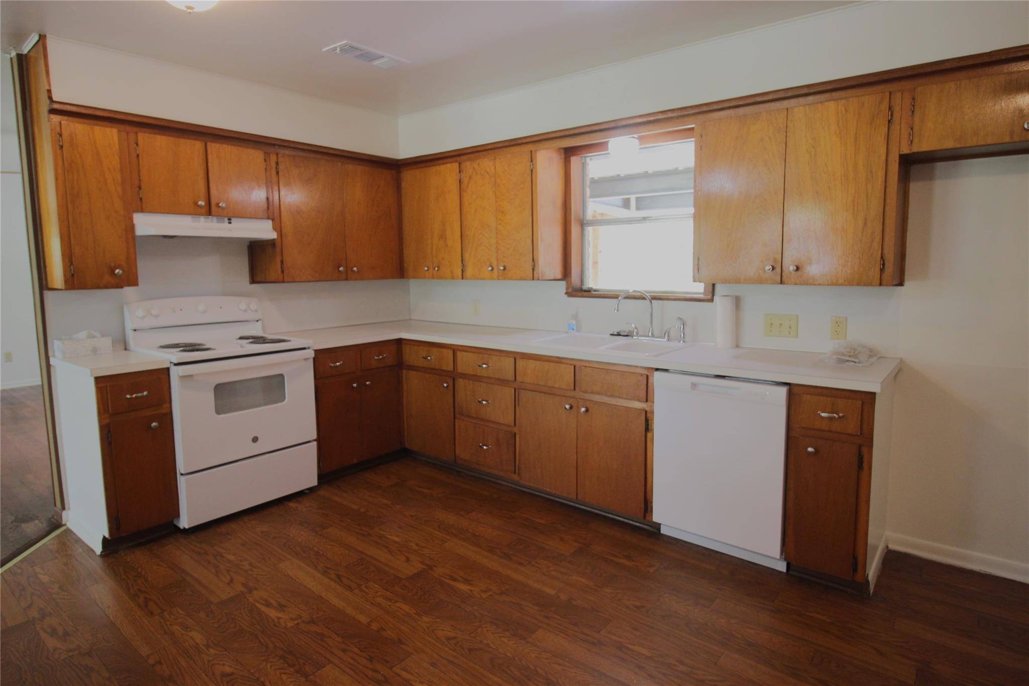 741 W Bell ST, Bartlett, TX 76511