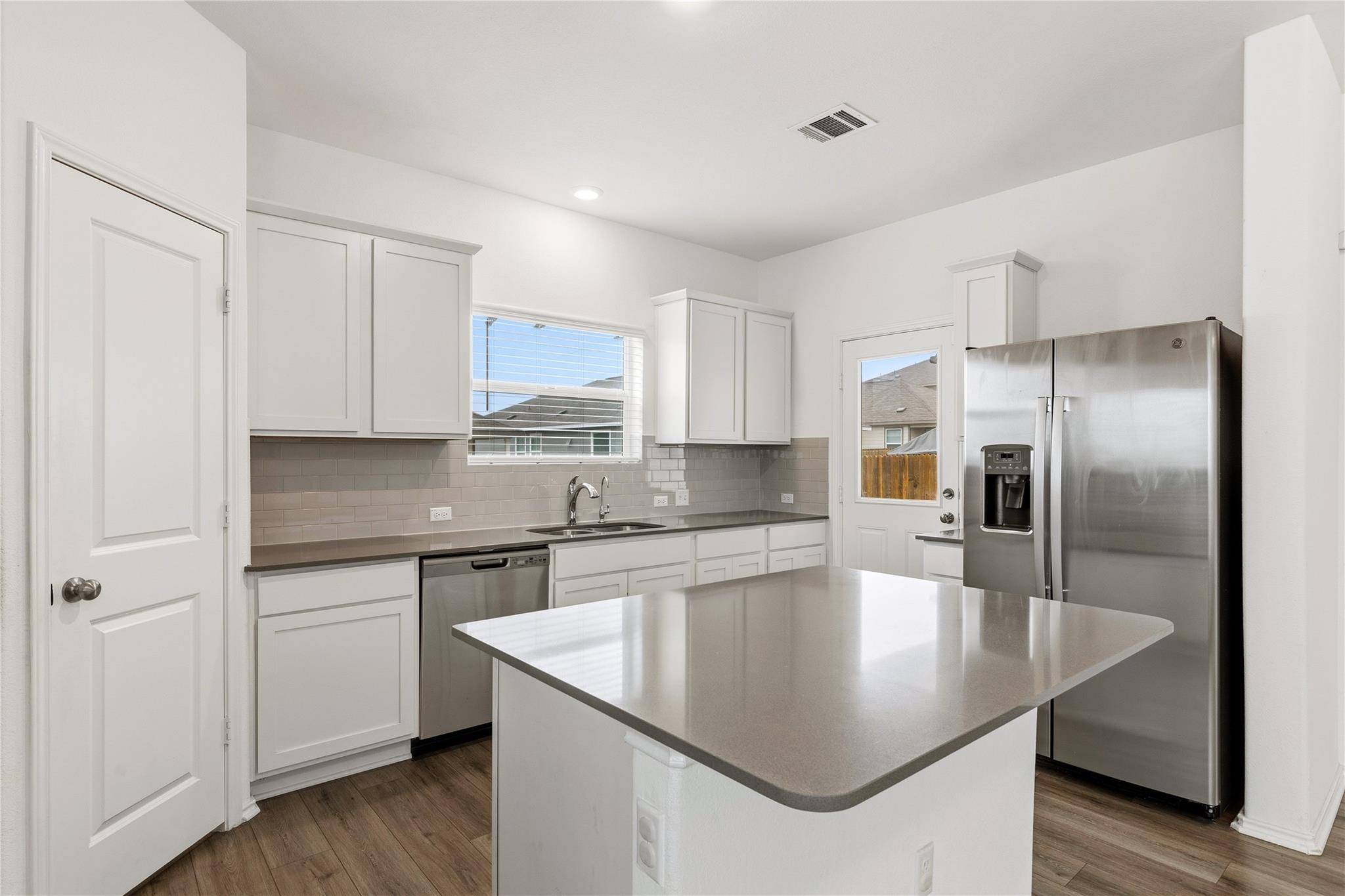 101 Rowdy Yates WAY, Jarrell, TX 76537