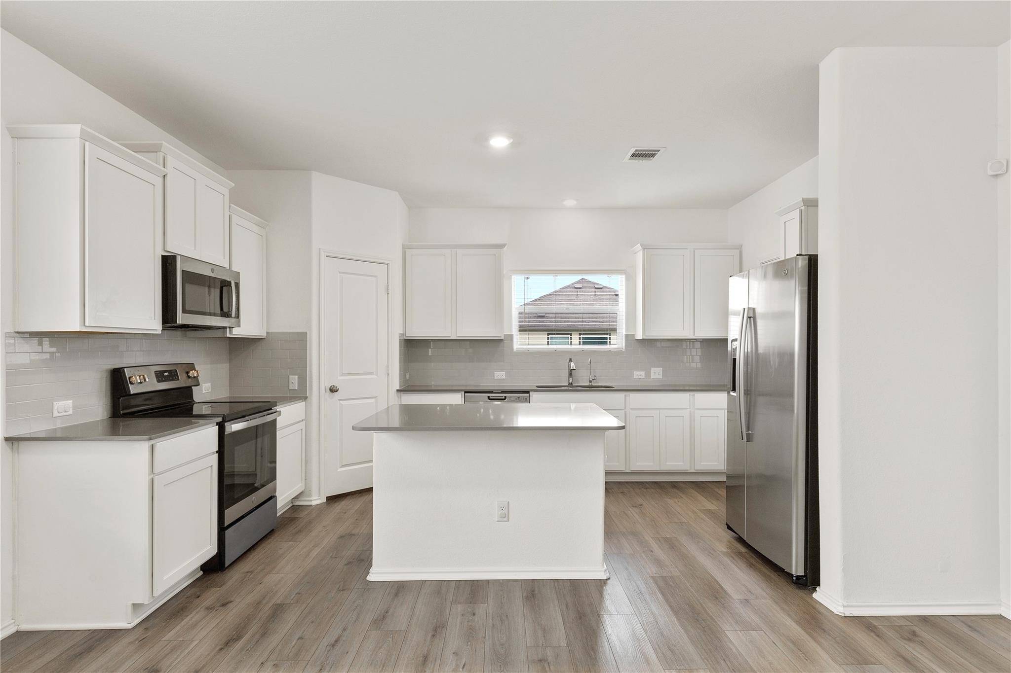 101 Rowdy Yates WAY, Jarrell, TX 76537