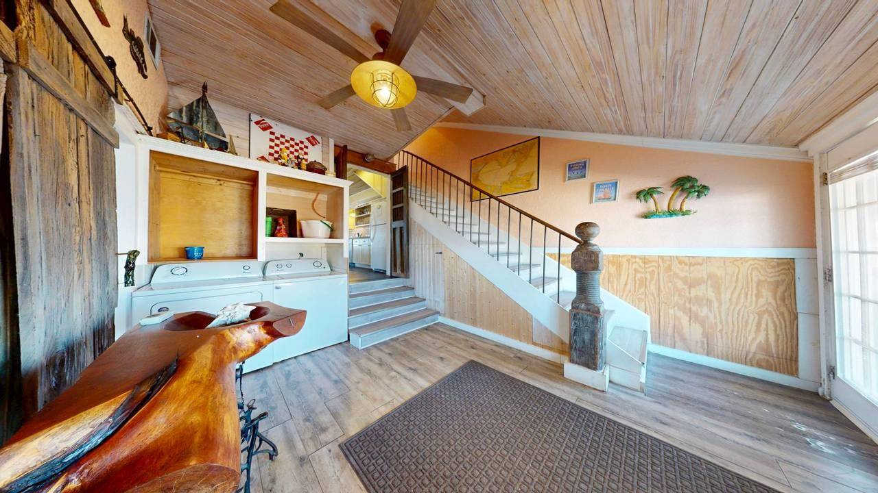 131 W White Ave #D, Port Aransas, TX 78373
