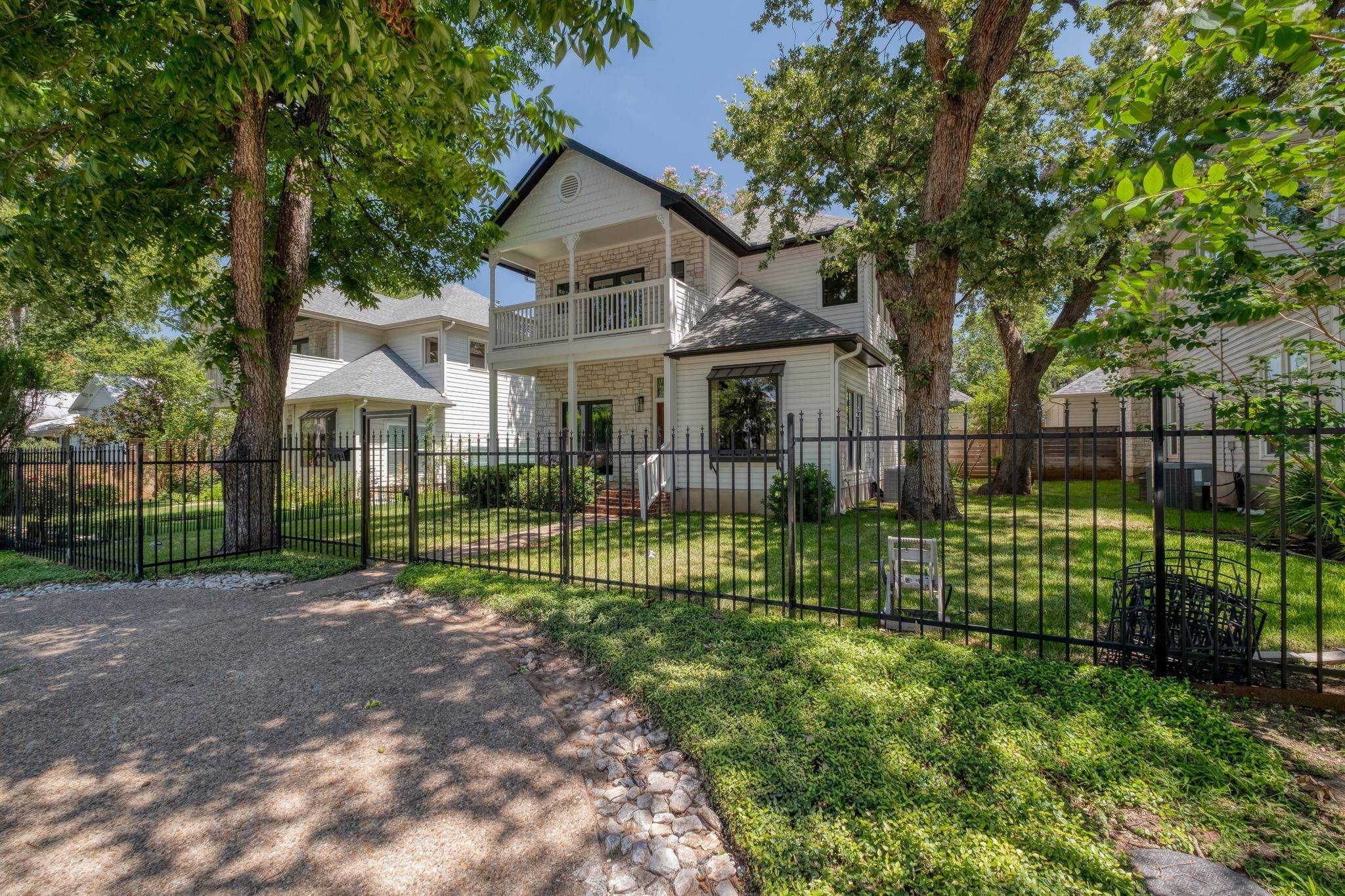 1204 W 39th ST, Austin, TX 78756