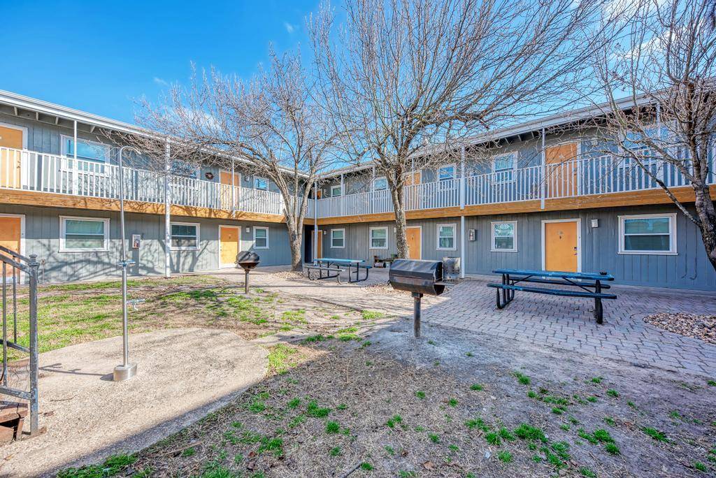 2401 Manor RD #104, Austin, TX 78722