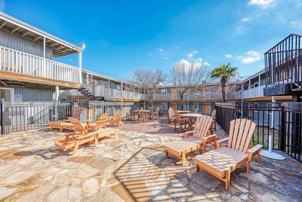 2401 Manor RD #104, Austin, TX 78722