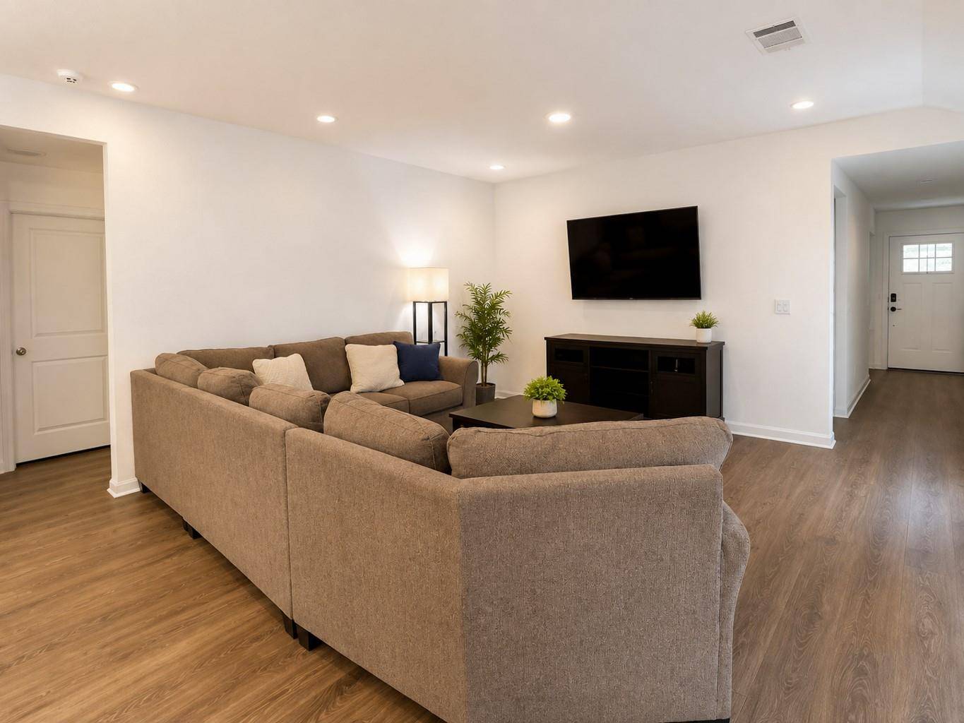 121 Santa Rosa LN, Buda, TX 78610