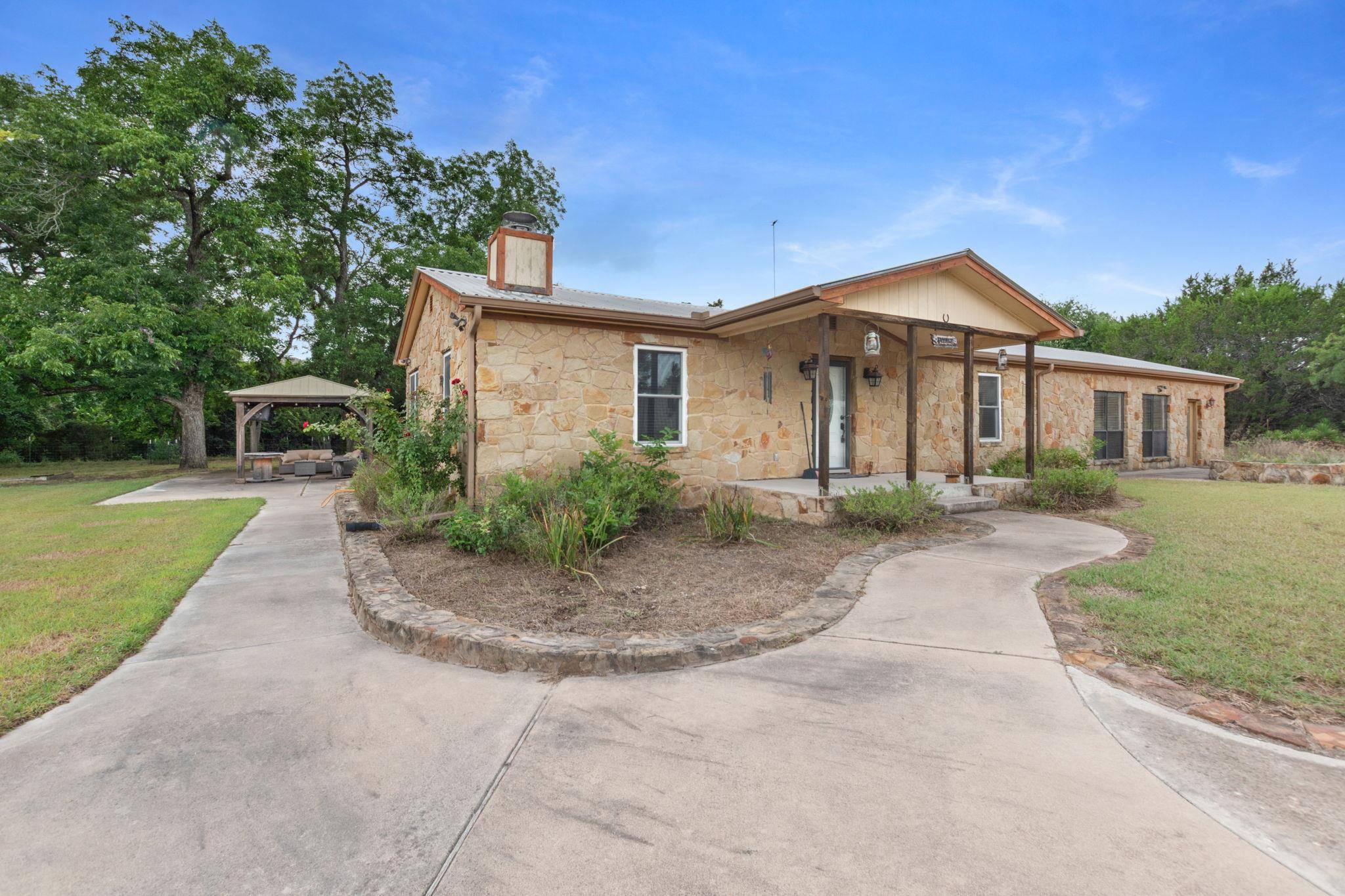 2742 County Road 1045, Lampasas, TX 76550