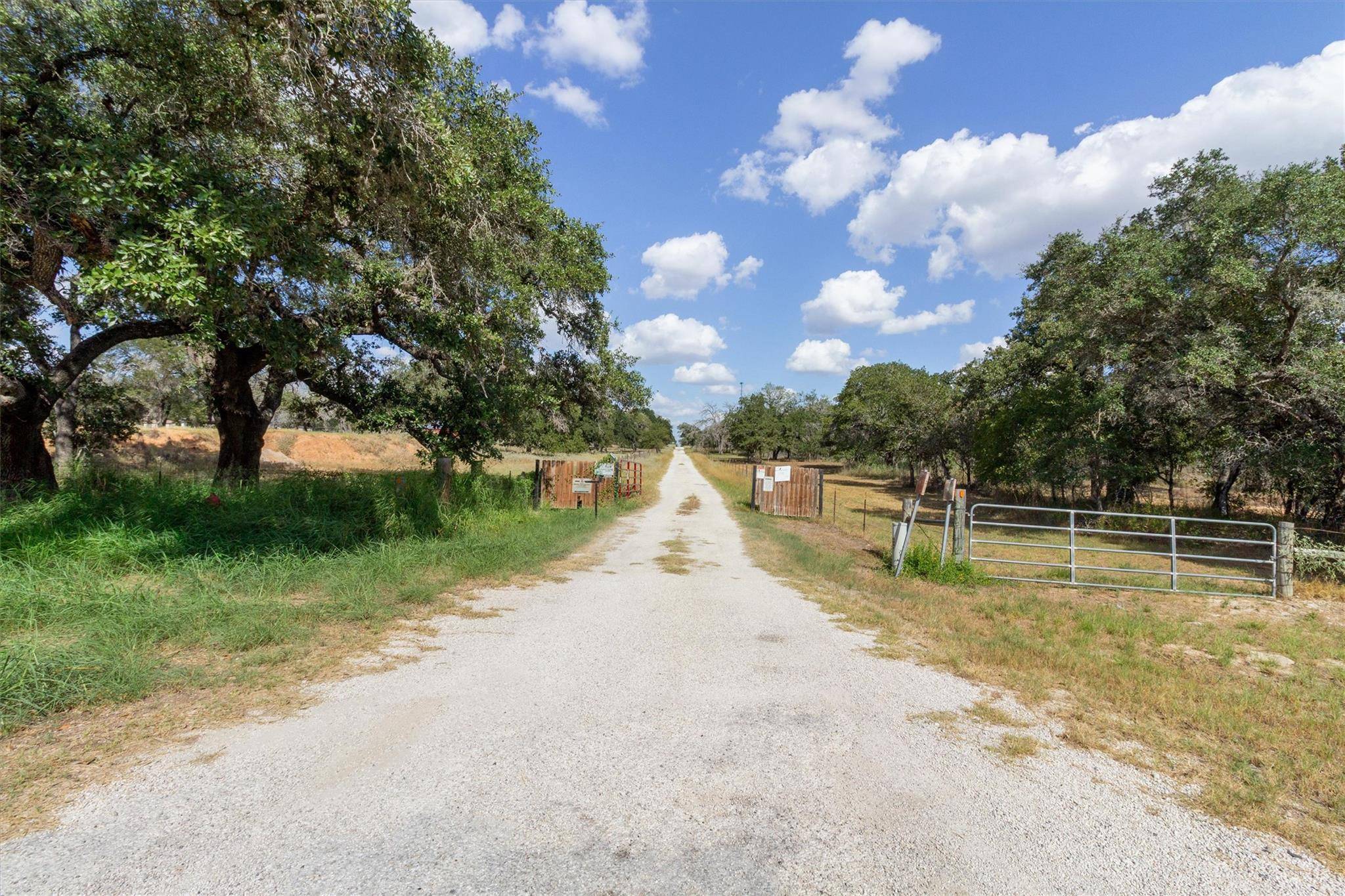 9729 FM 775, Floresville, TX 78114
