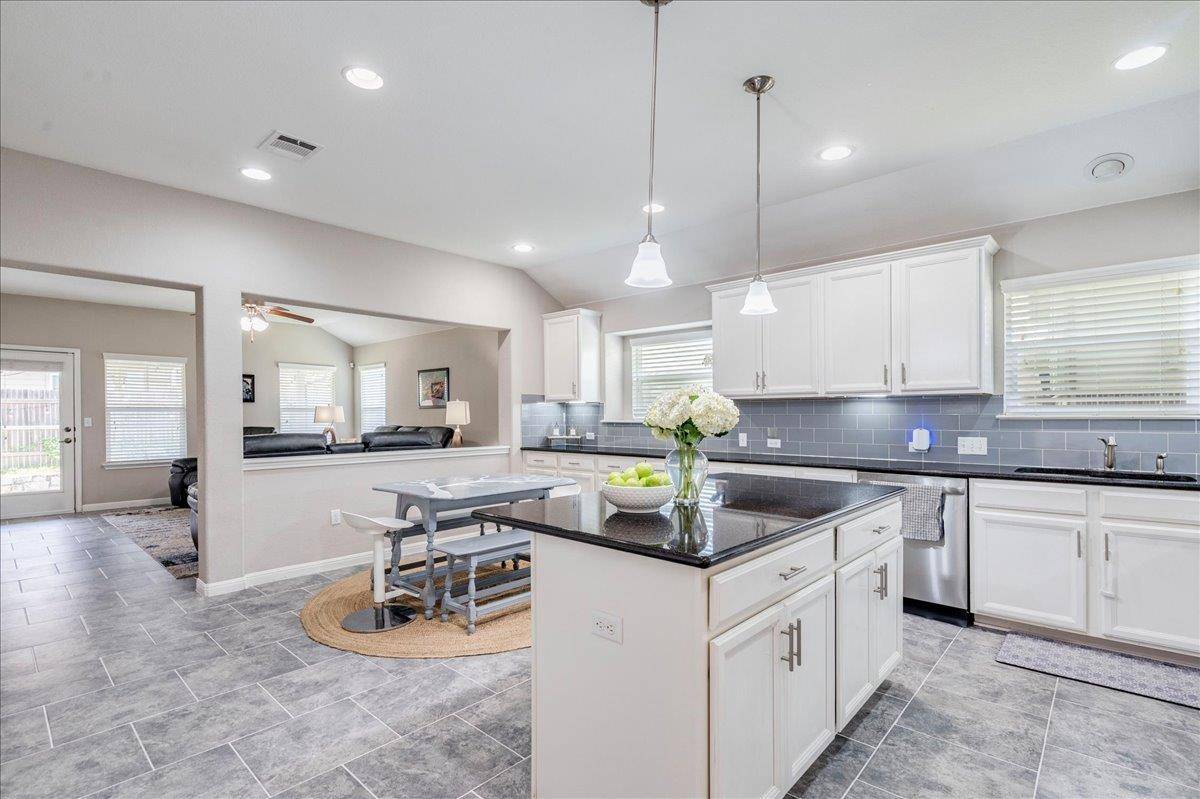 154 Screech Owl DR, Kyle, TX 78640