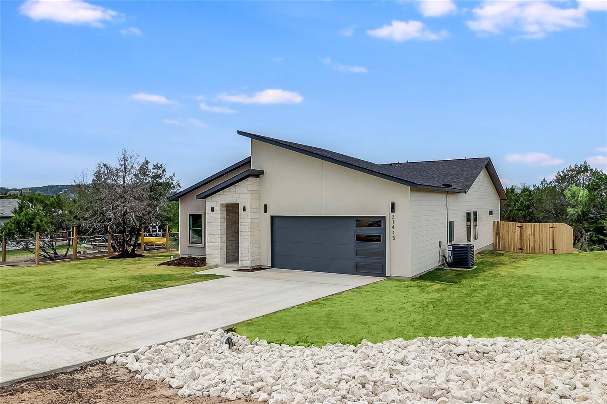 21415 Highland Lake DR, Lago Vista, TX 78645