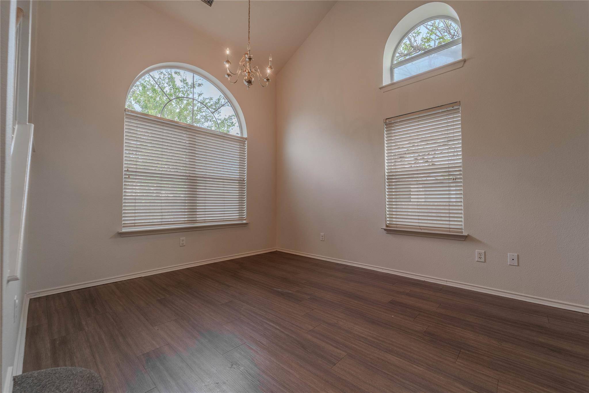 17303 Orwell LN, Round Rock, TX 78664
