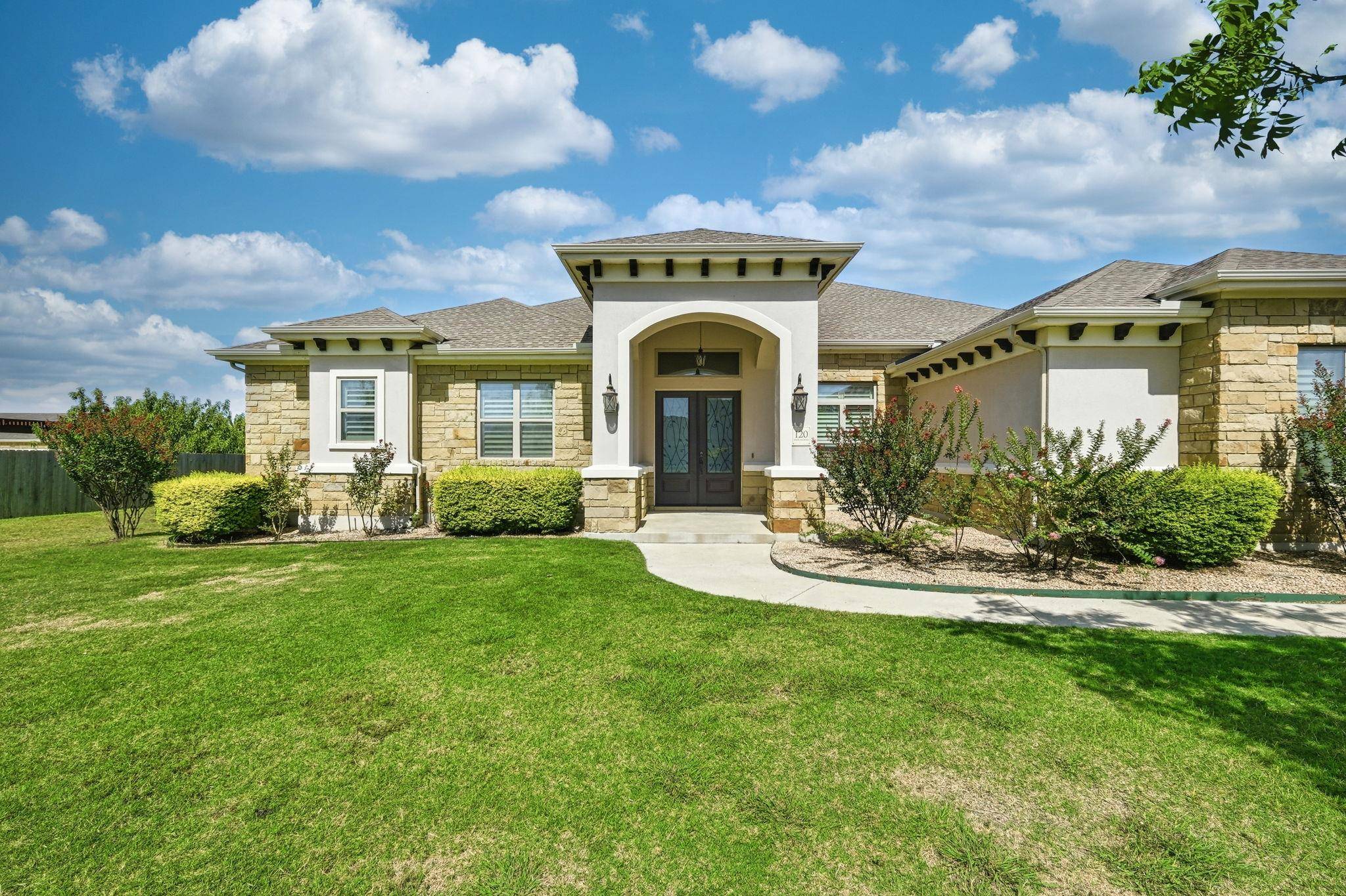 120 W Vienna DR, Hutto, TX 78634