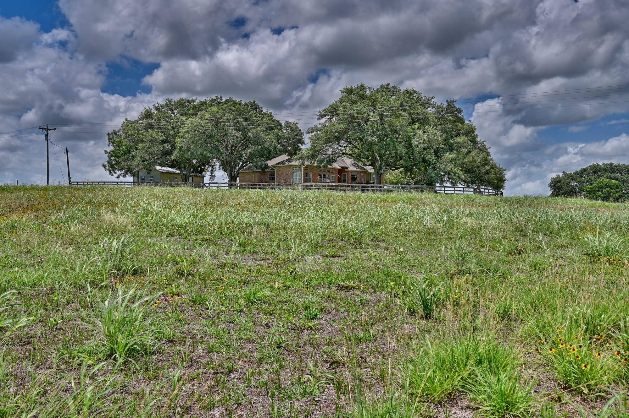 1552 Holub RD, Schulenburg, TX 78956