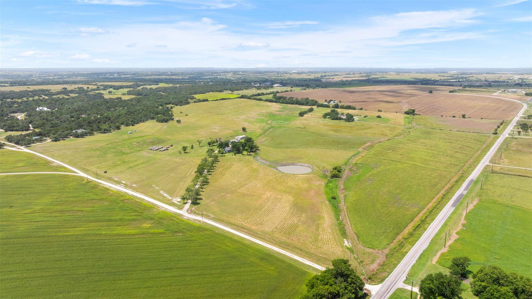 100 Rundberg DR, Jarrell, TX 76537