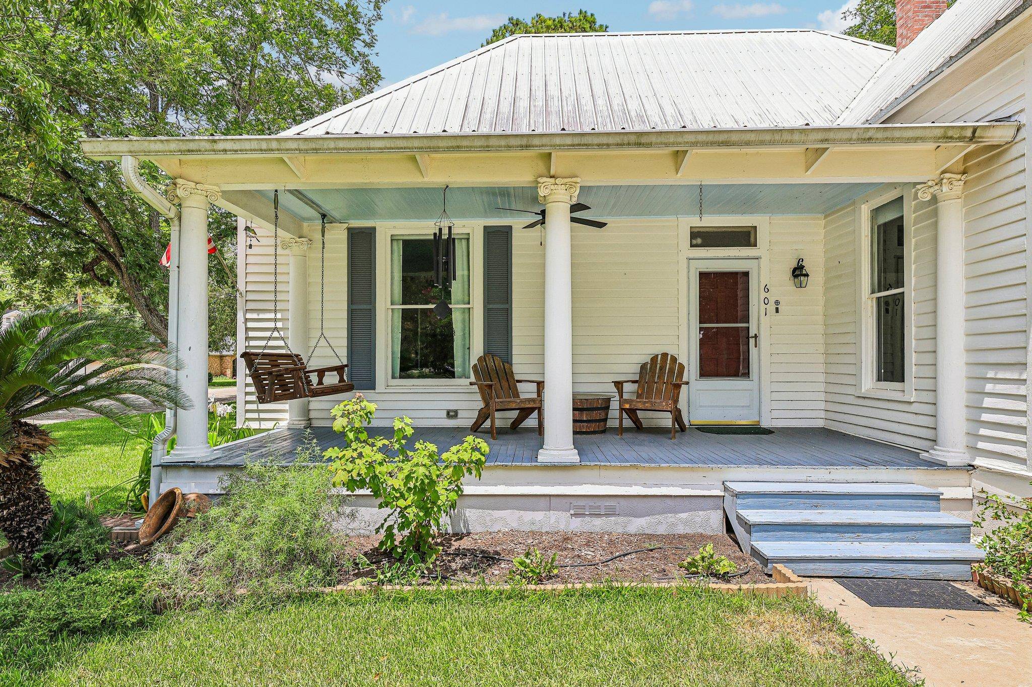 601 Garwood ST, Smithville, TX 78957