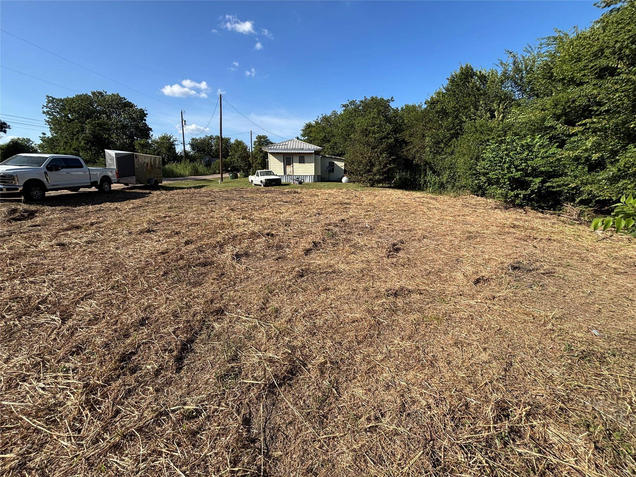 318 N Front ST, Holland, TX 76534